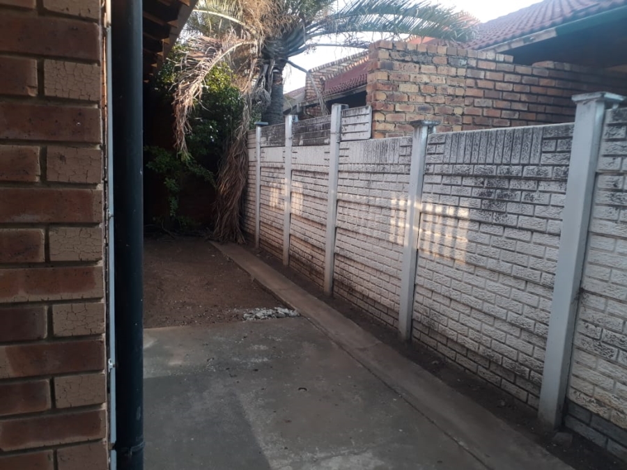 2 Bedroom Property for Sale in Rustenburg Central North West